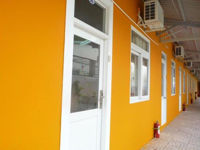 Bức tường sơn màu cam nổi bật của khách sạn này (ảnh ST) Bức tường sơn màu cam nổi bật của khách sạn này (ảnh ST)