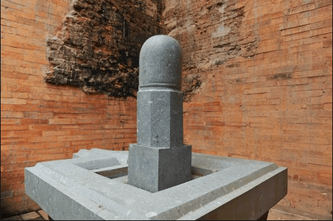 Bộ linga và yoni tượng trưng cho âm dương 