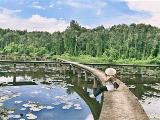 Khung cảnh làng nổi tân lập
