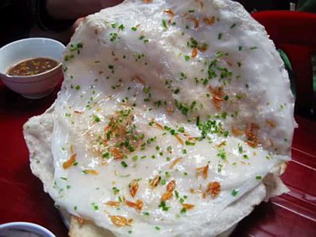 "Bánh đập" được hiểu đơn giản là bánh phải được đập rồi mới ăn (Ảnh ST)