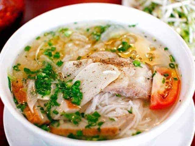 Được ninh từ xương cá thu, cá cờ nên nước dùng có vị ngọt thanh rất tự nhiên(Ảnh ST)