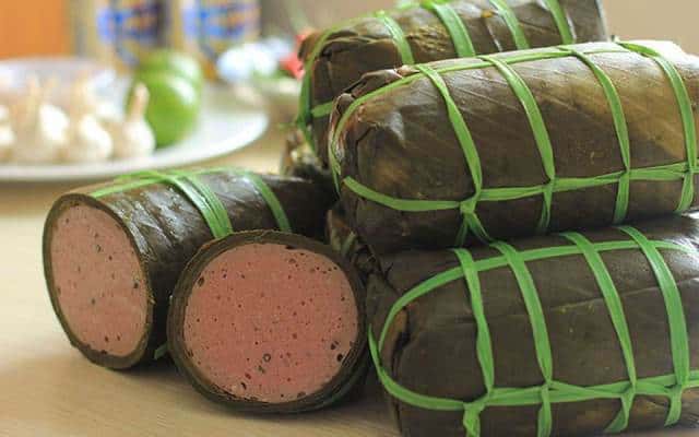 Chả bò được làm hoàn toàn từ 100% thịt bò tươi ngon (Ảnh ST)
