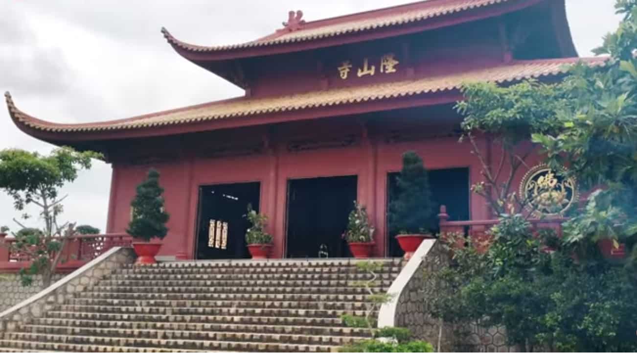 Tham quan chùa Long Sơn trên núi Sam Tham quan chùa Long Sơn trên núi Sam