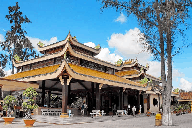 Đến chùa Bà Chúa Xứ cầu may Đến chùa Bà Chúa Xứ cầu may