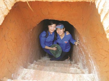 Một lối xuống bên dưới hầm địa đạo (Ảnh ST)