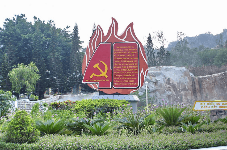 Pháo đài trên đỉnh núi Sam - Châu Đốc Pháo đài trên đỉnh núi Sam - Châu Đốc