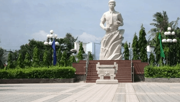Hình ảnh tượng đài Nguyễn Thái Bình tại Cần Giuộc Hình ảnh tượng đài Nguyễn Thái Bình tại Cần Giuộc