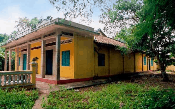 Khuôn viên chùa Linh Sơn Khuôn viên chùa Linh Sơn