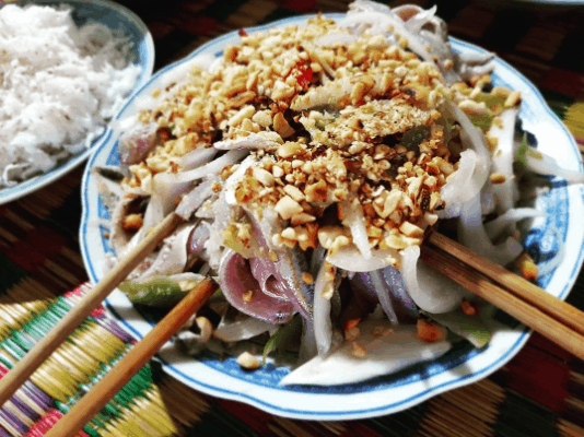 Thưởng thức món gỏi cá trích Phú Quốc Thưởng thức món gỏi cá trích Phú Quốc