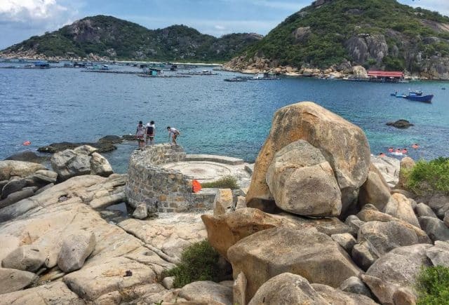 Trạm quan sát cũ Cửa Lớn - Vịnh Cam Ranh (Ảnh ST)