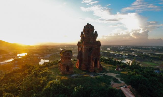 Quang cảnh của tòa tháp từ trên cao (Ảnh ST)