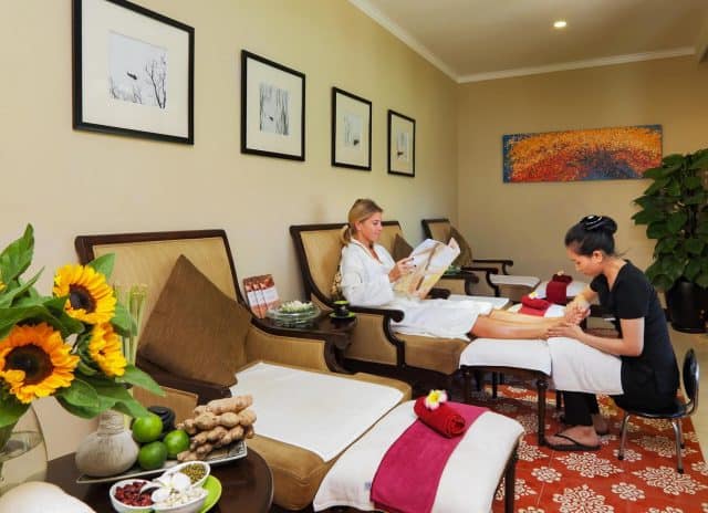 Tận hưởng dịch vụ massage (Ảnh ST)