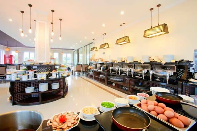 Tiệc Buffet của nhà hàng (Ảnh ST)