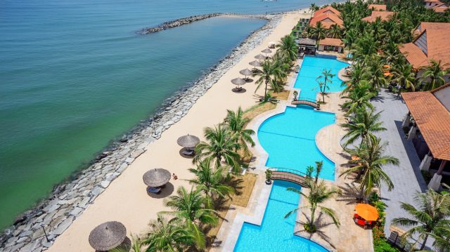 bể bơi ngoài trời thiết kế độc đáo dài 150m – là bể bơi dài nhất miền Trung Việt Nam