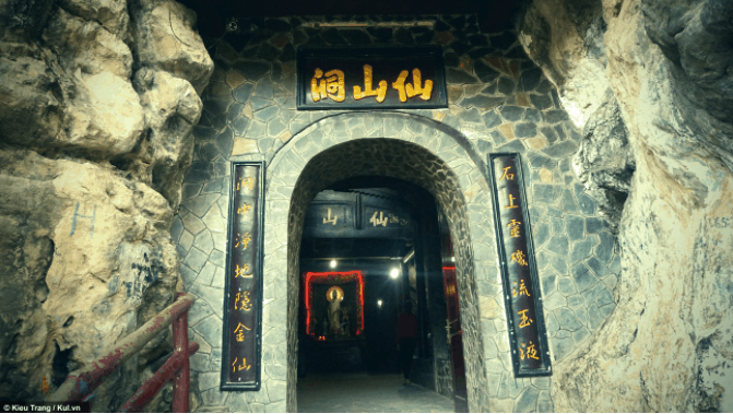 Cổng vào Tiên Sơn Tự