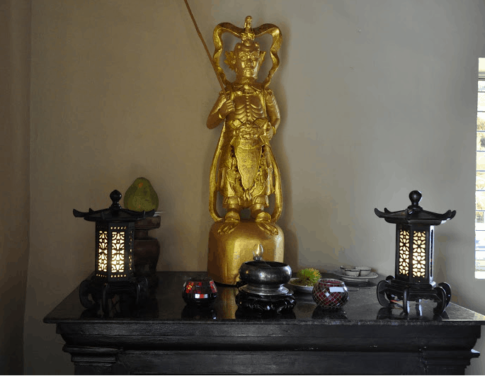 Gian thờ trong chùa