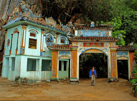 Chùa Hang ở Hà Tiên