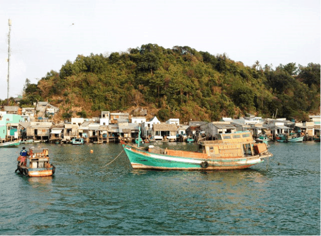 Tàu ra bãi cây Mến