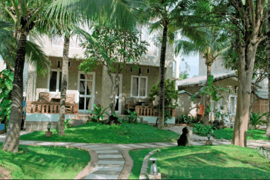 Sân vườn ở resort