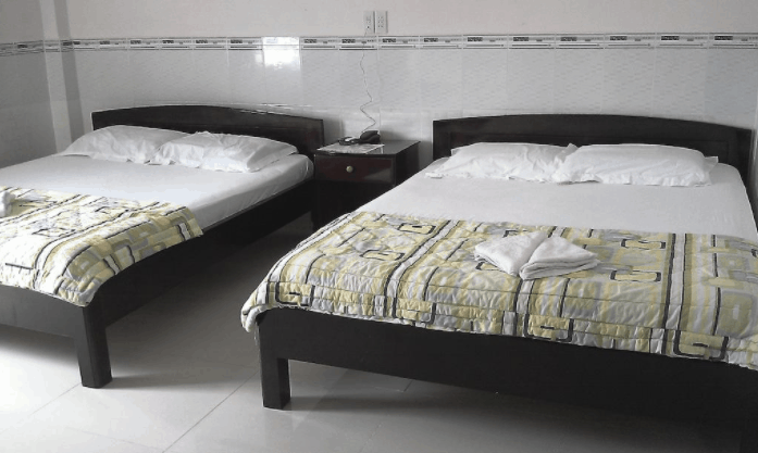 Phòng ngủ đơn giản nhưng đầy đủ trang thiết vị cần thiết