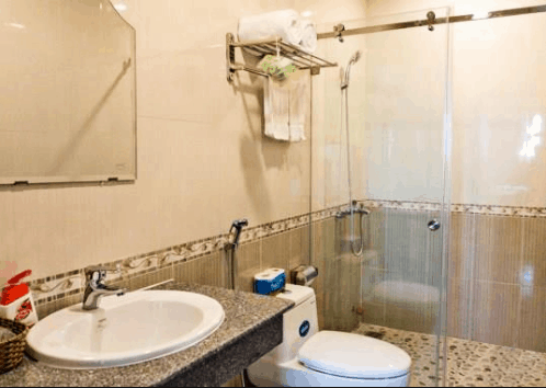 Phòng tắm sạch sẽ, thiết kế hiện đại