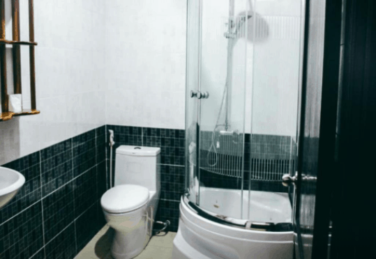 Phòng tắm đầy đủ thiết bị