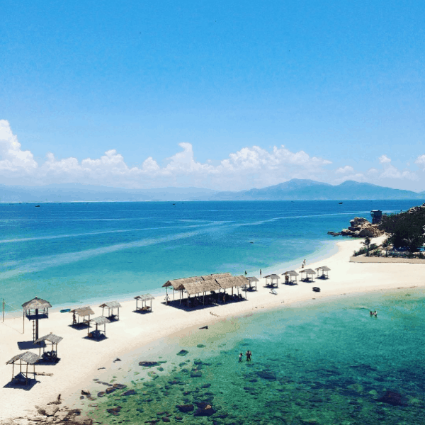 Bãi tắm đôi Nha Trang (Ảnh ST)