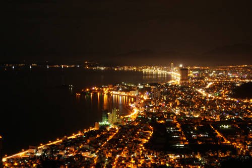 Nha Trang về đêm thơ mộng (Ảnh ST)