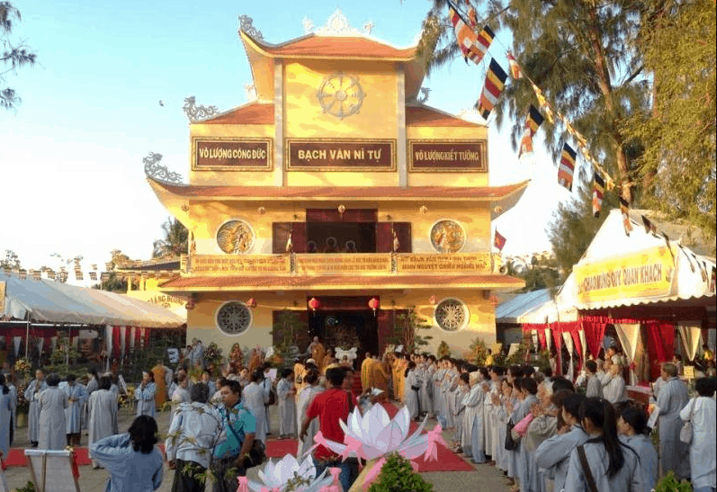 Tham quan chùa Bạch Vân Ni Tự Tham quan chùa Bạch Vân Ni Tự