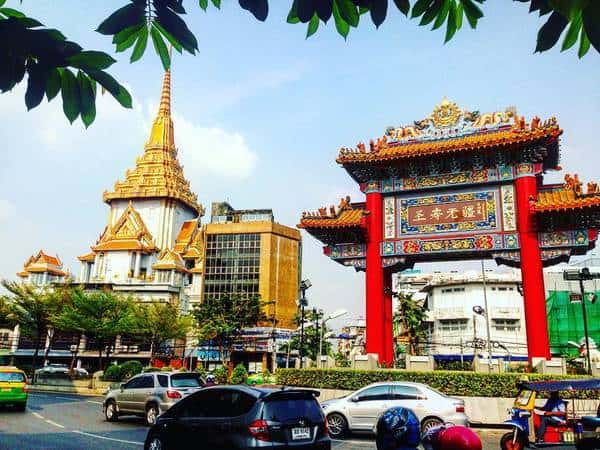 Từ chùa bạn có thể qua khu phố người Hoa China Town để tham quan (Ảnh ST)