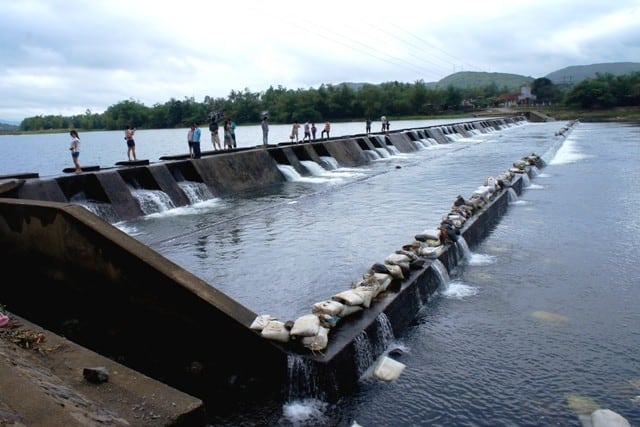 CÃ³ khÃ¡ ÄÃ´ng du khÃ¡ch Äáº¿n chiÃªm ngÆ°á»¡ng váº» Äáº¹p á» Äáº­p Tam Giang (áº¢NH ST)