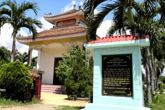 Bia đá trong di tích đền thờ (Ảnh ST)