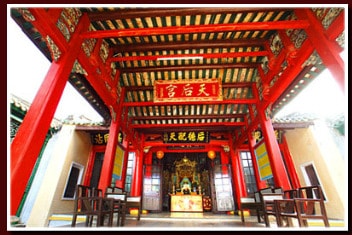 Đây là nơi thờ Thiên Hậu Thánh Mẫu với sự đóng góp đến từ các thương nhân của Ngũ Bang, đó là Quảng Đông, Phúc Kiến, Hải Nam, Triều Châu, Gia Ứng (Ảnh ST)