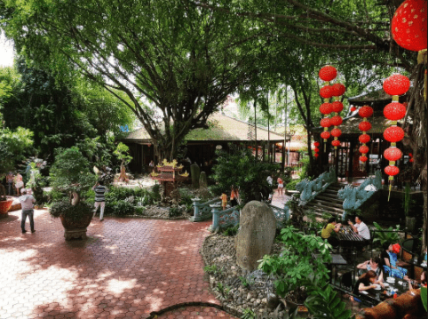 Khuôn viên quán cafe Hoàng Cung Khuôn viên quán cafe Hoàng Cung