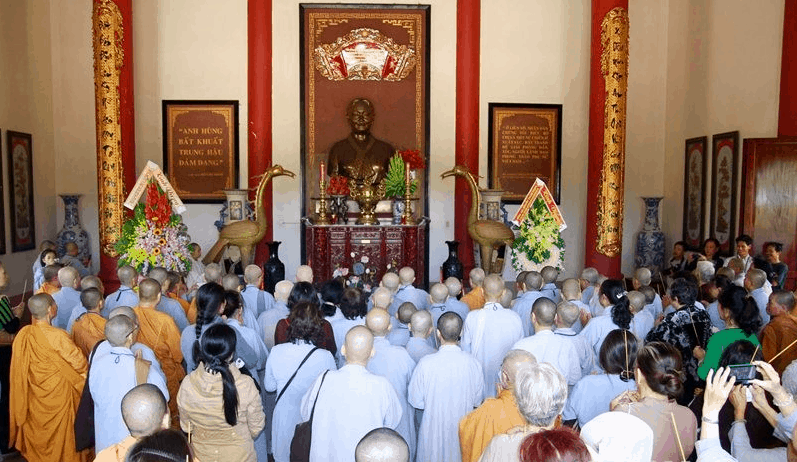 Lễ dâng hương anh hùng Nguyễn Thị Định tại chàu Bạch Vân Lễ dâng hương anh hùng Nguyễn Thị Định tại chàu Bạch Vân