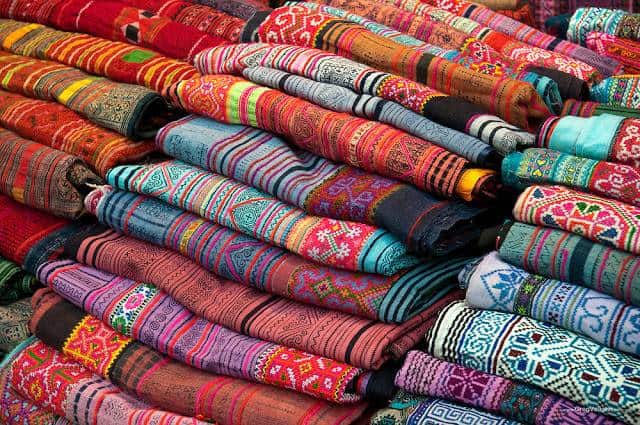 Tơ tằm, lụa Thái cho các du khách còn thắc mắc “Đi Thái Lan nên mua gì” (ẢNH ST)