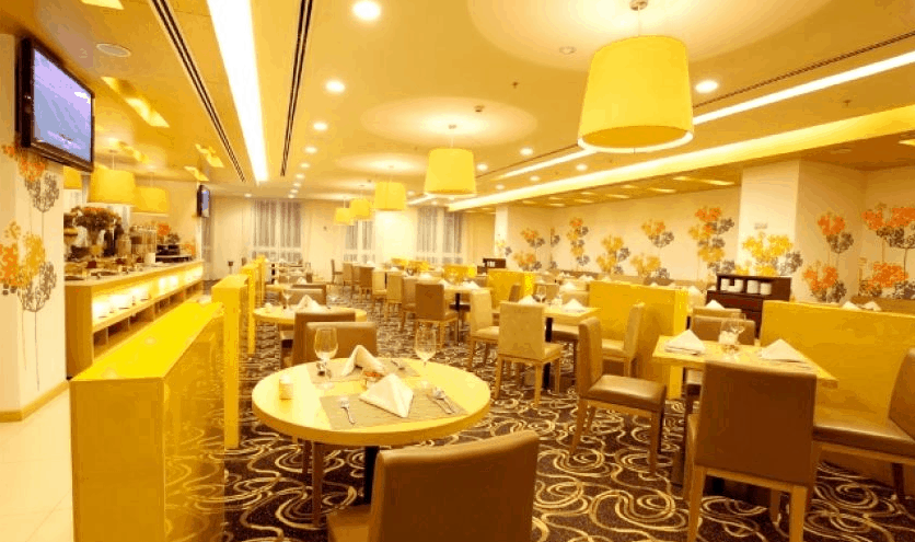 Nhà hàng Central nằm ở tầng 1 khách sạn Nhà hàng Central nằm ở tầng 1 khách sạn