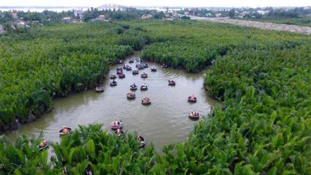 Rừng dừa Bảy Mẫu đi vào lịch sử quê hương như một khu tử địa, làm mồ chôn thây giặc.
