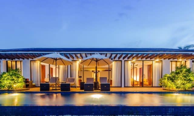 Nơi đây có 2 hồ bơi ngoài trời nhìn ra Cù Lao Chàm và Biển Đông (Ảnh ST)