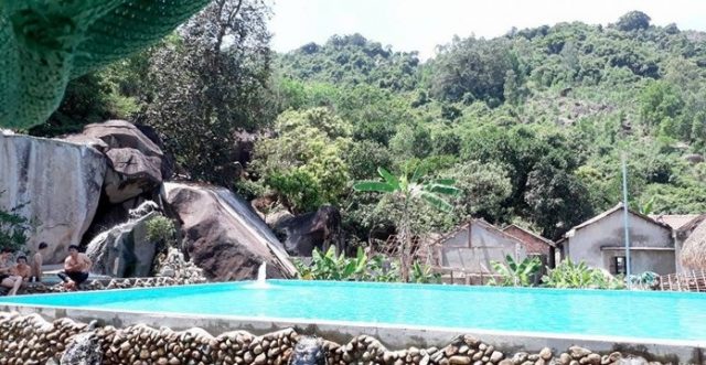 Các dịch vụ du lịch ở đây còn khá đơn giản (Ảnh ST)