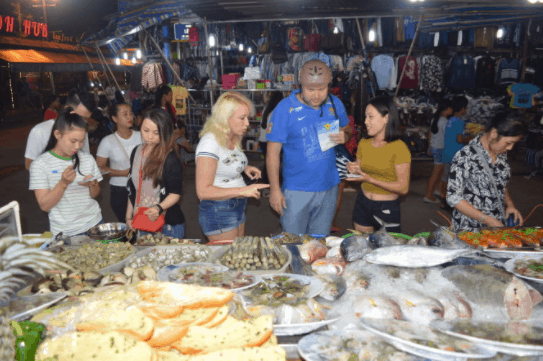 Tận hưởng những món ăn hải sản ngon tại chợ đêm Bạch Đằng Tận hưởng những món ăn hải sản ngon tại chợ đêm Bạch Đằng