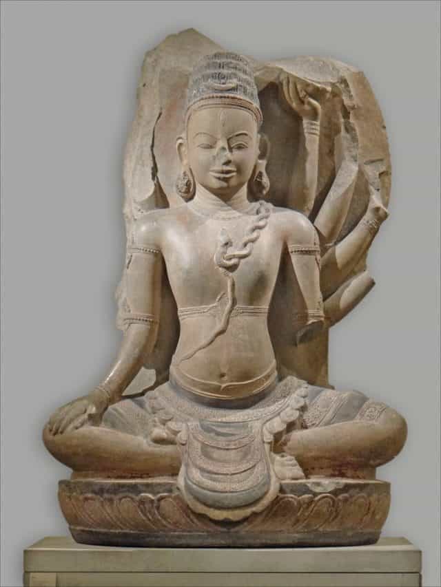 Tượng thần Siva trong tháp (Ảnh ST)
