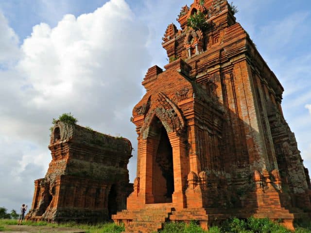 Tháp chính hướng về phía Đông (Ảnh ST)