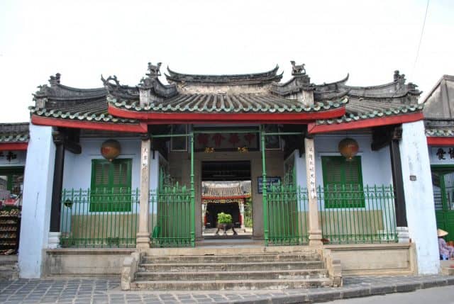 Cổng vào Hội quán Dương Thương (Ảnh ST)