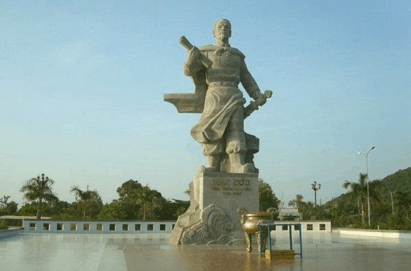 Tượng đại danh nhân Mạc Cửu
