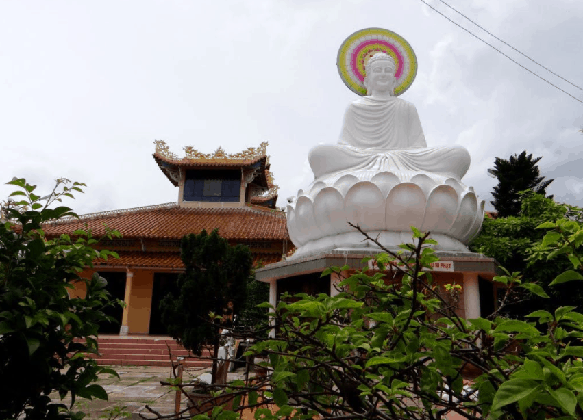 Tượng phật ngồi trên đài sen trong chùa Viên Minh Tượng phật ngồi trên đài sen trong chùa Viên Minh