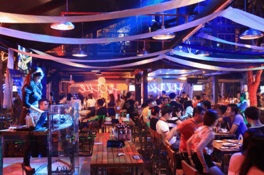 Uống thỏa thích tại Beer Club Phú Quốc