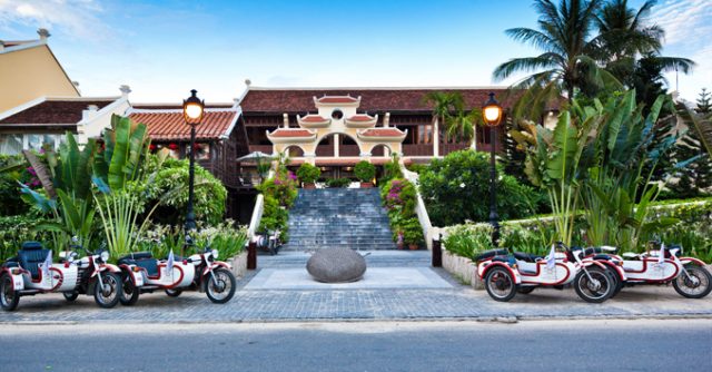Bước trên những bậc thang của hoài niệm để đi qua một cánh cổng thời gian với mái ngói uốn cong mang đậm dấu ấn kiến trúc của một thời thịnh vượng trong lịch sử (Ảnh ST)