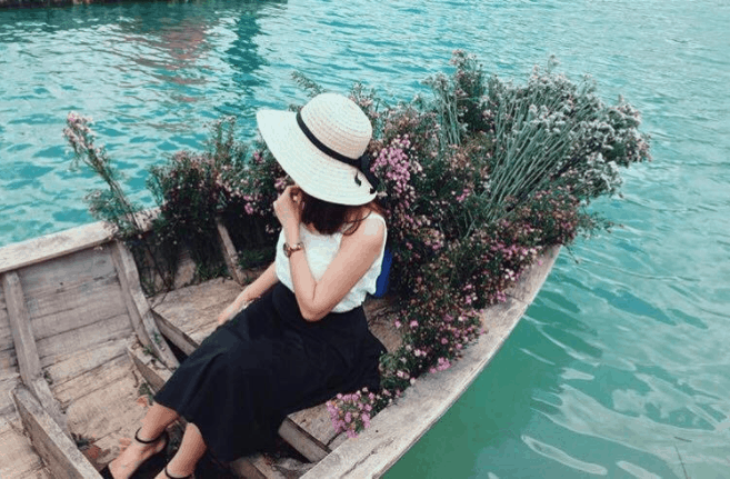 Một bức "sống ảo" cùng thuyền và hoa ( Ảnh ST) Một bức "sống ảo" cùng thuyền và hoa ( Ảnh ST)