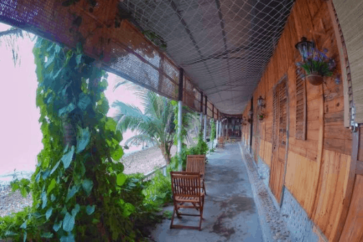 Bãi Sỏi Beach được xây dựng bằng các vật liệu bền vững như gỗ - tre - lá